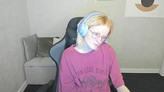 Snapshot of ElizabethHarpper chatting on 09.19.25 ElizabethHarpper online show from 09.19.25