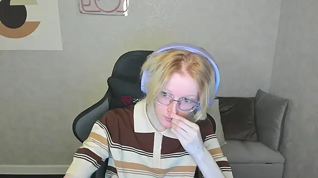 Snapshot of ElizabethHarpper chatting on 09.20.25 ElizabethHarpper online show from 09.20.25