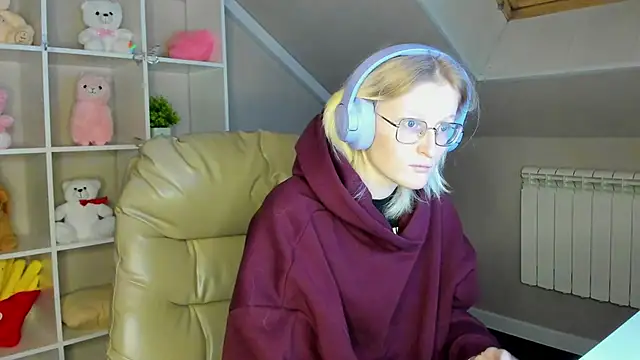 Snapshot of ElizabethHarpper chatting on 12.22.25 ElizabethHarpper online show from 12.22.25