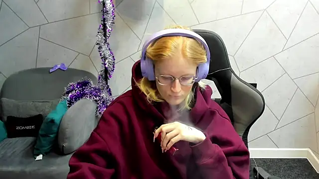 Snapshot of ElizabethHarpper chatting on 12.23.25 ElizabethHarpper online show from 12.23.25