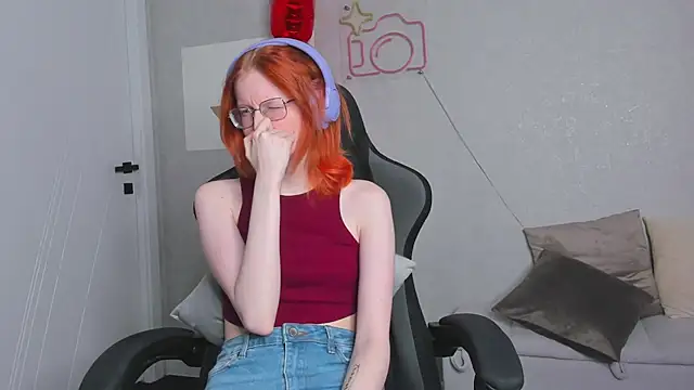 Snapshot of ElizabethHarpper chatting on 02.18.26 ElizabethHarpper online show from 02.18.26