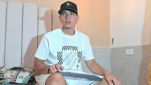 DAVID VICTORIAA online show from 01.28.25