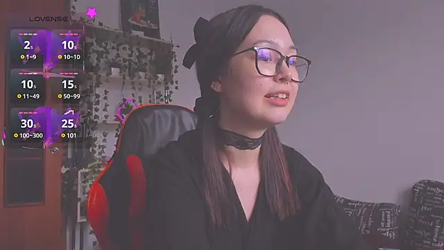 Snapshot of kittenrisha chatting on 03.19.25 kittenrisha online show from 03.19.25