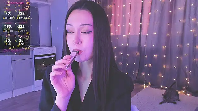 Snapshot of kittenrisha chatting on 12.16.25 kittenrisha online show from 12.16.25