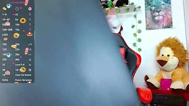 Snapshot of Alextwink chatting on 12.17.25 Alextwink online show from 12.17.25