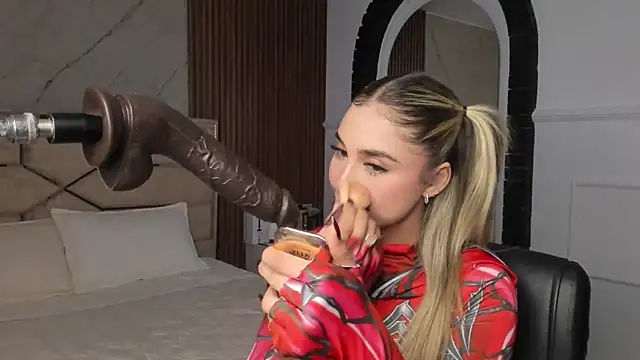 Snapshot of EmiilyHendriixx chatting on 01.31.25 EmiilyHendriixx online show from 01.31.25