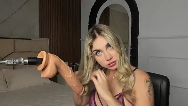 Snapshot of EmiilyHendriixx chatting on 02.07.25 EmiilyHendriixx online show from 02.07.25