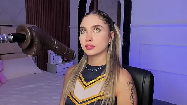 Snapshot of EmiilyHendriixx chatting on 02.12.25 EmiilyHendriixx online show from 02.12.25