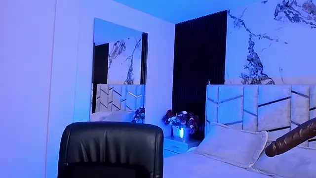 Snapshot of daniiphoeniixx chatting on 11.13.25 daniiphoeniixx online show from 11.13.25