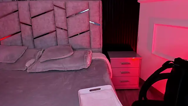 Snapshot of daniiphoeniixx chatting on 12.02.25 daniiphoeniixx online show from 12.02.25