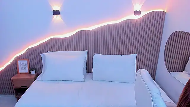 Annie kurt  online show from 03.20.25