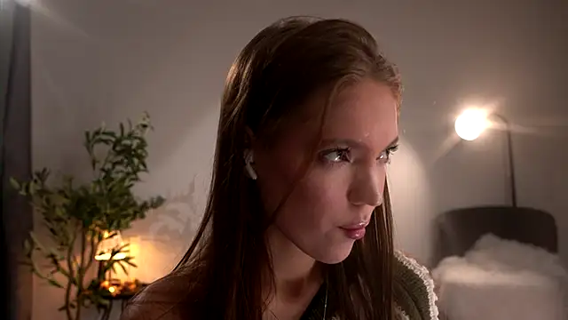 Snapshot of alittlestarrr chatting on 10.25.25 alittlestarrr online show from 10.25.25