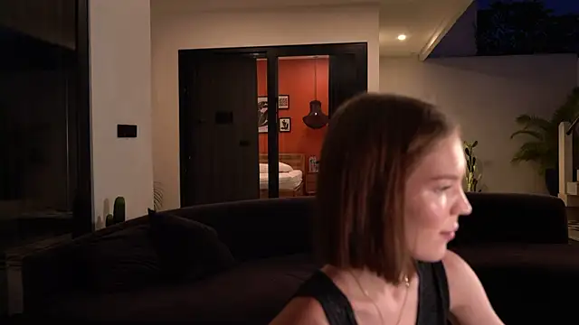 Snapshot of alittlestarrr chatting on 11.18.25 alittlestarrr online show from 11.18.25