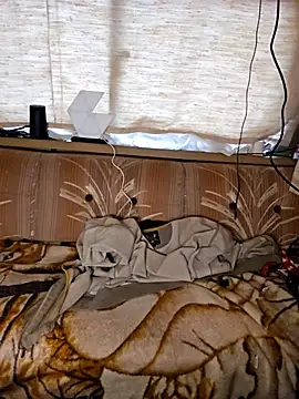 Snapshot of StruggleSnuggles chatting on 10.26.25 StruggleSnuggles online show from 10.26.25