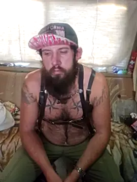 Snapshot of StruggleSnuggles chatting on 10.29.25 StruggleSnuggles online show from 10.29.25