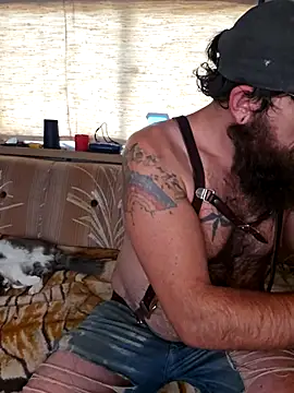 Snapshot of StruggleSnuggles chatting on 11.04.25 StruggleSnuggles online show from 11.04.25