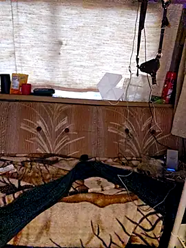 Snapshot of StruggleSnuggles chatting on 11.05.25 StruggleSnuggles online show from 11.05.25