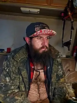 Snapshot of StruggleSnuggles chatting on 11.08.25 StruggleSnuggles online show from 11.08.25