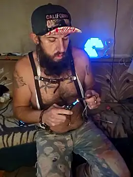 Snapshot of StruggleSnuggles chatting on 11.17.25 StruggleSnuggles online show from 11.17.25