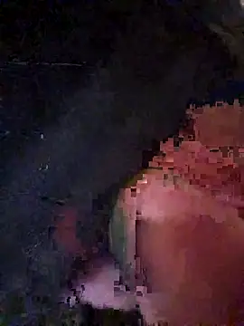 Snapshot of StruggleSnuggles chatting on 11.17.25 StruggleSnuggles online show from 11.17.25