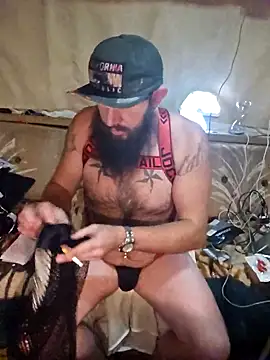 Snapshot of StruggleSnuggles chatting on 11.18.25 StruggleSnuggles online show from 11.18.25