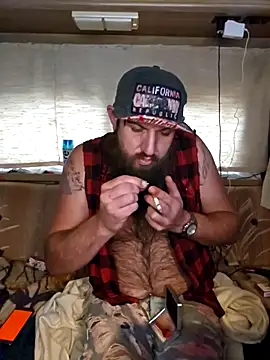 Snapshot of StruggleSnuggles chatting on 11.21.25 StruggleSnuggles online show from 11.21.25