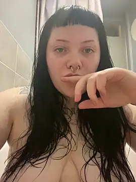 Snapshot of Gothicsiren chatting on 12.28.24 Gothicsiren online show from 12.28.24