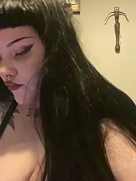 Snapshot of Gothicsiren chatting on 01.31.25 Gothicsiren online show from 01.31.25