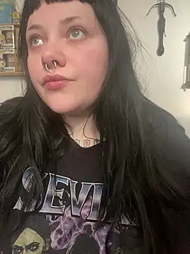 Snapshot of Gothicsiren chatting on 02.18.25 Gothicsiren online show from 02.18.25