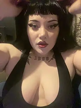 Snapshot of Gothicsiren chatting on 02.23.25 Gothicsiren online show from 02.23.25