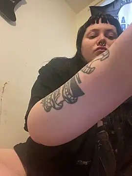 Snapshot of Gothicsiren chatting on 02.24.25 Gothicsiren online show from 02.24.25