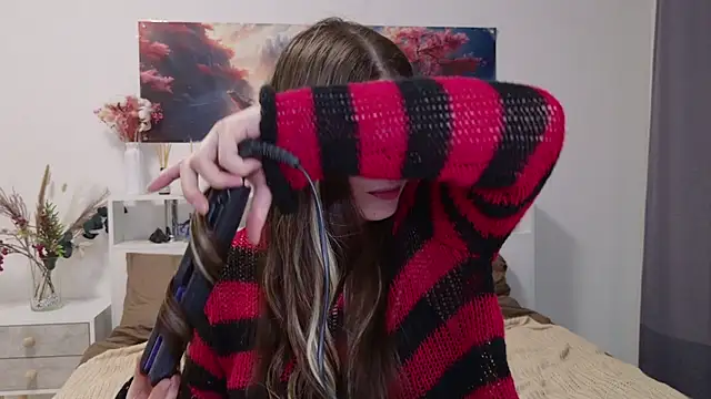 Snapshot of Nellie_Medina chatting on 10.30.25 Nellie Medina online show from 10.30.25