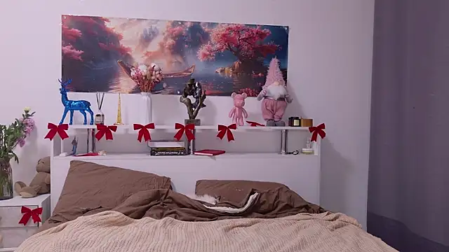 Snapshot of Nellie_Medina chatting on 12.14.25 Nellie Medina online show from 12.14.25