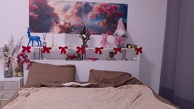 Snapshot of Nellie_Medina chatting on 12.18.25 Nellie Medina online show from 12.18.25