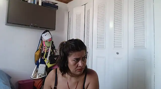 CamilaLix online show from 01.16.25