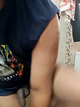 Snapshot of rashnak chatting on 12.21.25 rashnak online show from 12.21.25