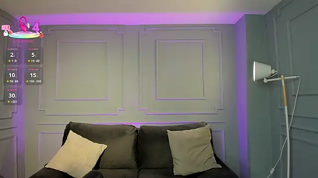 NiaSalvatore online show from 11.25.25