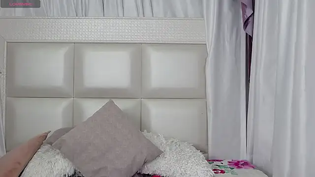 Snapshot of verosantana15 chatting on 05.19.26 verosantana15 online show from 05.19.26