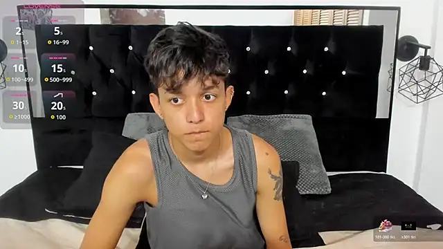 Snapshot of jisuscat chatting on 10.30.25 jisuscat online show from 10.30.25