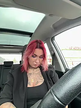 Snapshot of Mia-Fuchs chatting on 01.11.25 Mia-Fuchs online show from 01.11.25