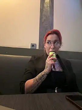 Snapshot of Mia-Fuchs chatting on 02.01.25 Mia-Fuchs online show from 02.01.25