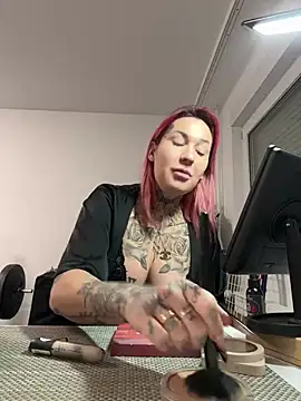 Snapshot of Mia-Fuchs chatting on 02.17.25 Mia-Fuchs online show from 02.17.25