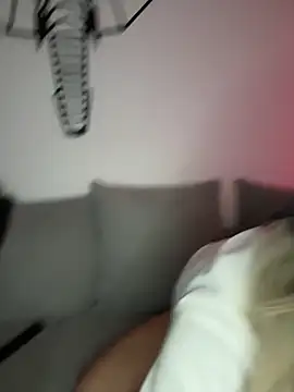 Snapshot of Mia-Fuchs chatting on 02.27.25 Mia-Fuchs online show from 02.27.25