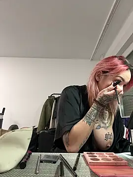 Snapshot of Mia-Fuchs chatting on 03.08.25 Mia-Fuchs online show from 03.08.25