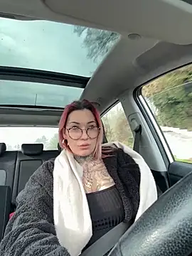 Snapshot of Mia-Fuchs chatting on 03.10.25 Mia-Fuchs online show from 03.10.25