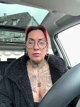 Snapshot of Mia-Fuchs chatting on 03.10.25 Mia-Fuchs online show from 03.10.25