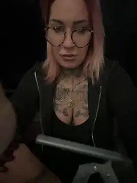 Snapshot of Mia-Fuchs chatting on 03.12.25 Mia-Fuchs online show from 03.12.25