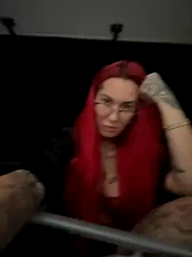 Snapshot of Mia-Fuchs chatting on 09.19.25 Mia-Fuchs online show from 09.19.25