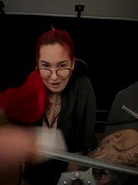 Snapshot of Mia-Fuchs chatting on 09.20.25 Mia-Fuchs online show from 09.20.25