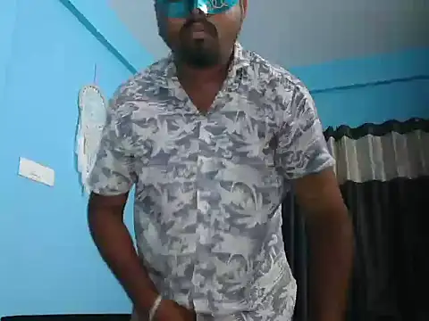 Snapshot of Desi_Heat chatting on 05.14.26 Desi Heat online show from 05.14.26